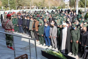 پیکر مادر سردار شهید حسن غازی در گلستان شهدای اصفهان آرام گرفت.
