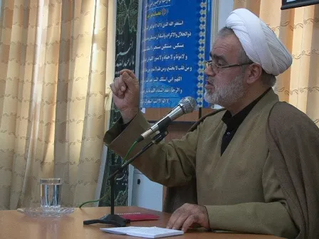 فریب‌خوردگان دنیا به دنبال تطهیر چهره استکبار و آمریکا هستند