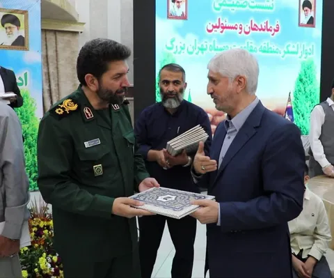 نشست صمیمی فرماندهان و مسئولین ادوار لشکر، منطقه مقاومت و سپاه تهران بزرگ
