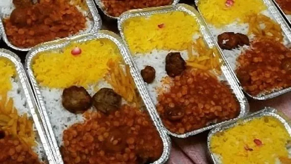سفره های افطار در خانه های نیازمندان گسترده شد