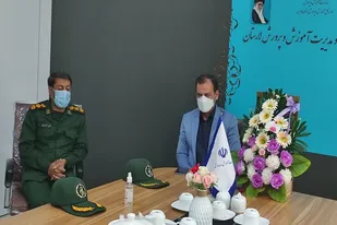 فرمانده سپاه لارستان با مدیر آموزش و پرورش شهرستان ديدار کرد