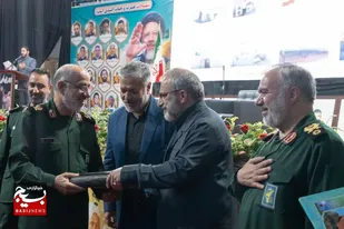 مراسم تکریم &zwnj;و معارفه فرمانده سپاه روح&zwnj;الله صبح امروز با حضور جانشین فرمانده کل سپاه پاسداران انقلاب اسلامی و جمعی از مسئولین کشوری و استانی در اراک برگزار شد.