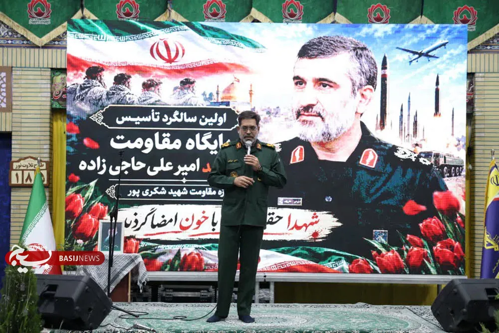 تنها راه عزت و اقتدار، ایستادگی در برابر استکبار جهانی است تنها راه عزت و اقتدار، ایستادگی در برابر استکبار جهانی است