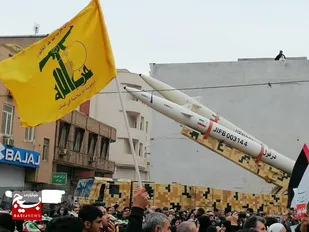 خودنمایی موشک&zwnj;های دزفول همراه با سامانه پرتاب در اهواز