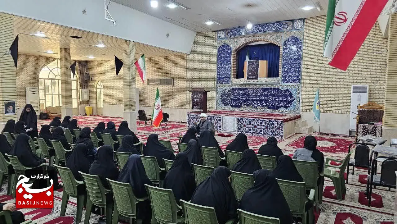 نشست سیاسی تبیینی با موضوع بررسی مسائل روز کشور در گتوند برگزار شد