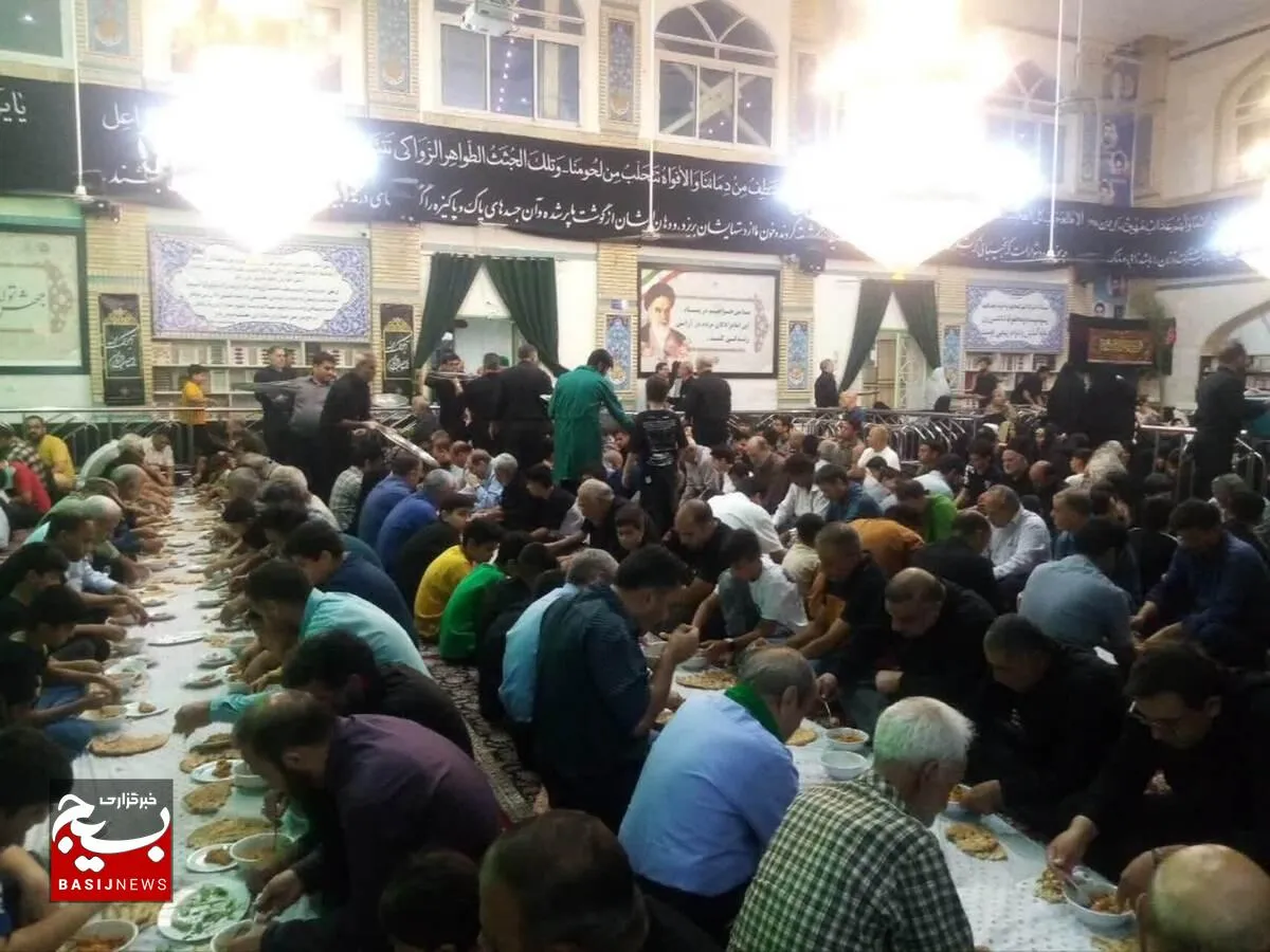 بهره مندی بیش از ۱۱ هزار زائر و مجاور از اطعام متبرک در ایام پایانی ماه صفر در بارگاه مطهر امامزادگان طرقبه شاندیز+ عکس