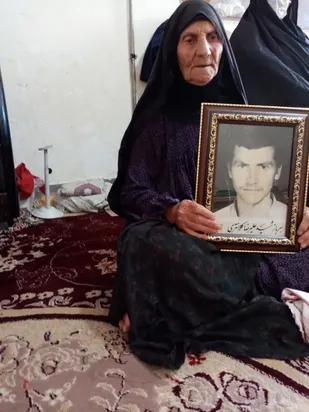دیدار خواهران بسیجی شاهرود با خانواده شهدا عملیات مرصاد+ تصاویر