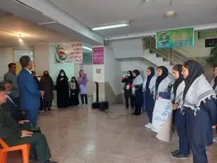 نمایشگاه نقاشی به مناسبت ایام الله ۱۳ آبان در کنگاور استان کرمانشاه برپا شد.