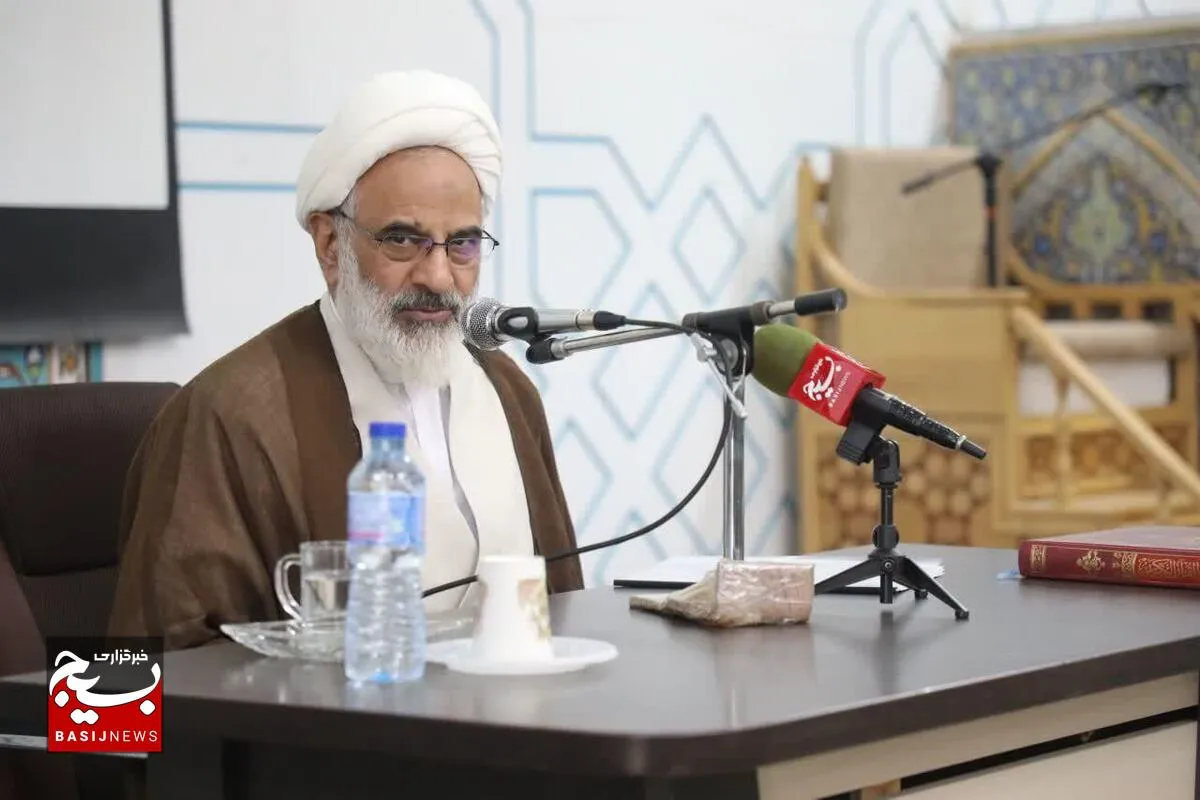 فرهنگ عاشورا و دفاع مقدس، رمز بقای انقلاب اسلامی است