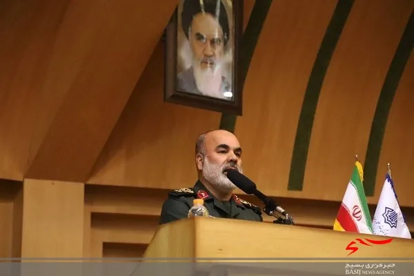 پیامبر گرامی اسلام با بهره‌گیری از دستورالعمل قرآن برای بیداری بشریت به میدان آمدند