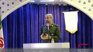 دفاع مقدس به ما آموخت در مقابل قدرت های جهان ایستادگی کنیم