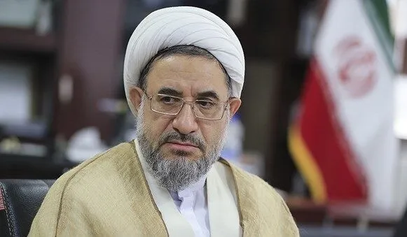 مادری جلوه عظیم ایثار است/ جامعه را زنان می‌سازند