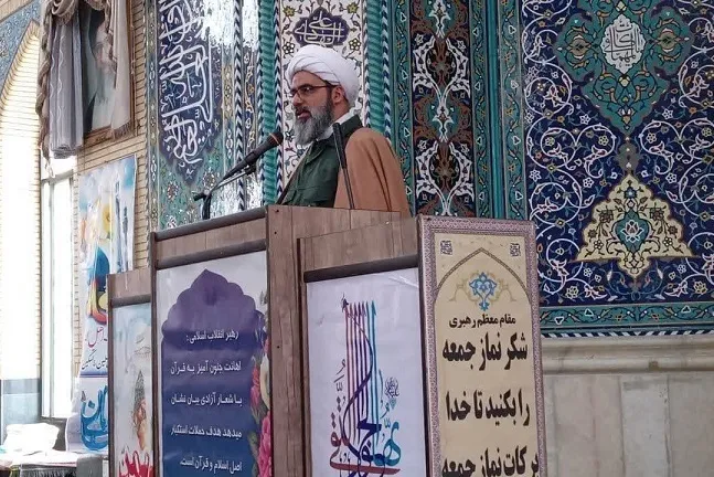 امام جمعه   ملارد نماز جمعه را با لباس پاسداری اقامه کرد