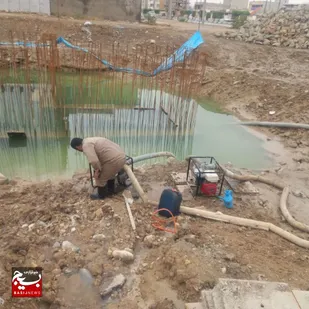 جهادگران، همچنان پای کار کمک به سیل زدگان بندر امام خمینی