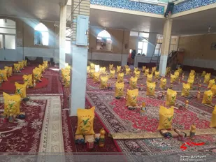 توزیع ۲۵۰ بسته معیشتی و لوازم التحریر توسط بسیجیان پايگاه امام خمینی (ره)