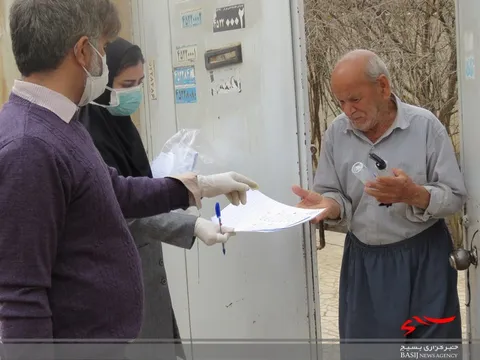 توزیع محلول ضد عفونی کننده دست و سطح به منظور مقابله با ویروس کرونا