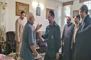 دیدار جمعی از مسئولان شهرستان نهاوند با جانباز ۷۰ درصد