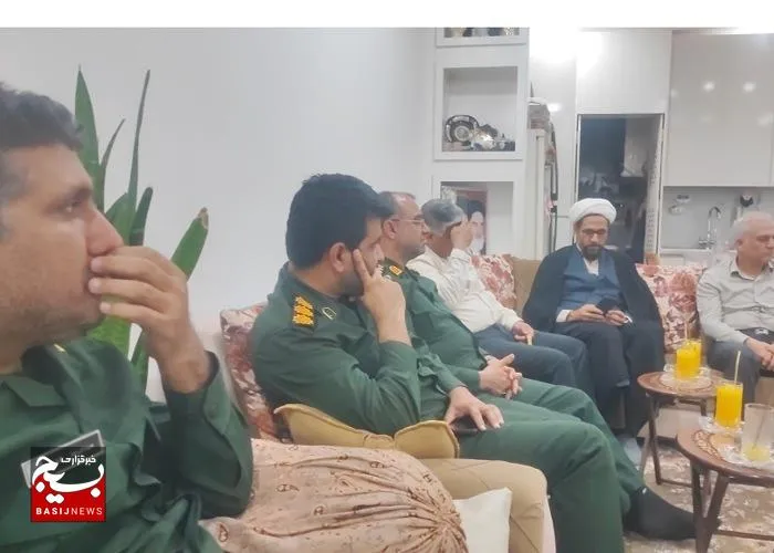 دیدار جمعی از مسئولان گناوه با آزادگان سرافراز