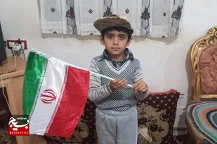 برگزاری پویش &laquo; هر خانه یک پرچم&raquo; توسط پایگاه حضرت زینب(س) رزن