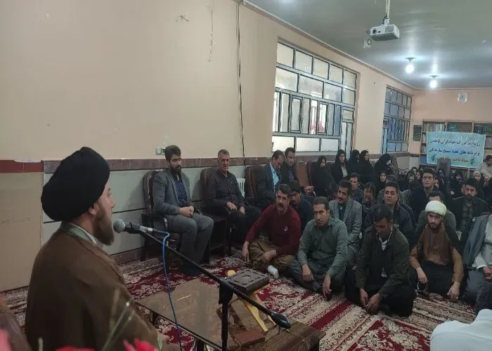 برگزاری نشست ارکان طرح صالحین با امام جمعه ملکشاهی 