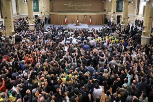 رهبر انقلاب: اگر مردم وارد میدان اقتصاد بشوند تولید جهش پیدا می&zwnj;کند
