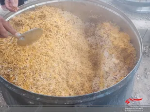 توزیع ۳۰۰ پرس غذا گرم توسط گروه جهادی در بخش گلباف