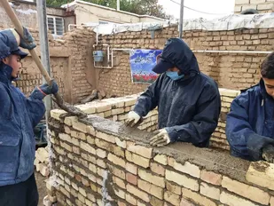 اردوی جهادی بسیجیان خرمدره ای برای ساخت حمام در روستای محروم این شهرستان+تصاویر