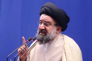 انقلابی با تمام وجود در مسیر ارزش ها می ایستد