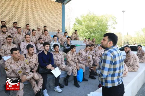 آمادگی سربازان برای شروع مسابقات مهارت‌آموزی کارکنان وظیفه سپاه در شرق تهران