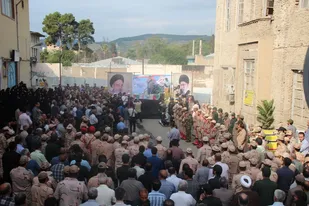 تشییع پیکر شهید مدافع حرم بر روی دستان مردم شهید پرور شهرستان گرگان / گزارش تصویری