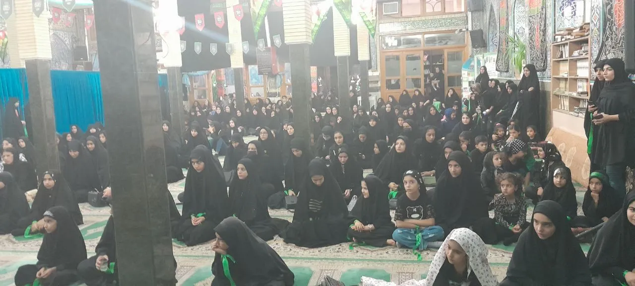 بیش از ۵۰۰ دختر جوان و نوجوان فریدنی به عشق سه ساله کربلا در همایش ریحانه های حسینی حضور یافتند