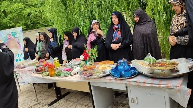 جشنواره غذای مادر و دختر در روستای آتشان فیروزکوه برگزار شد