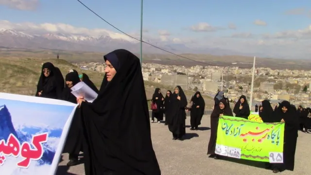 برگزاری پیاده‌روی بانوان نهاوندی به مناسبت هفته زن +تصاویر
