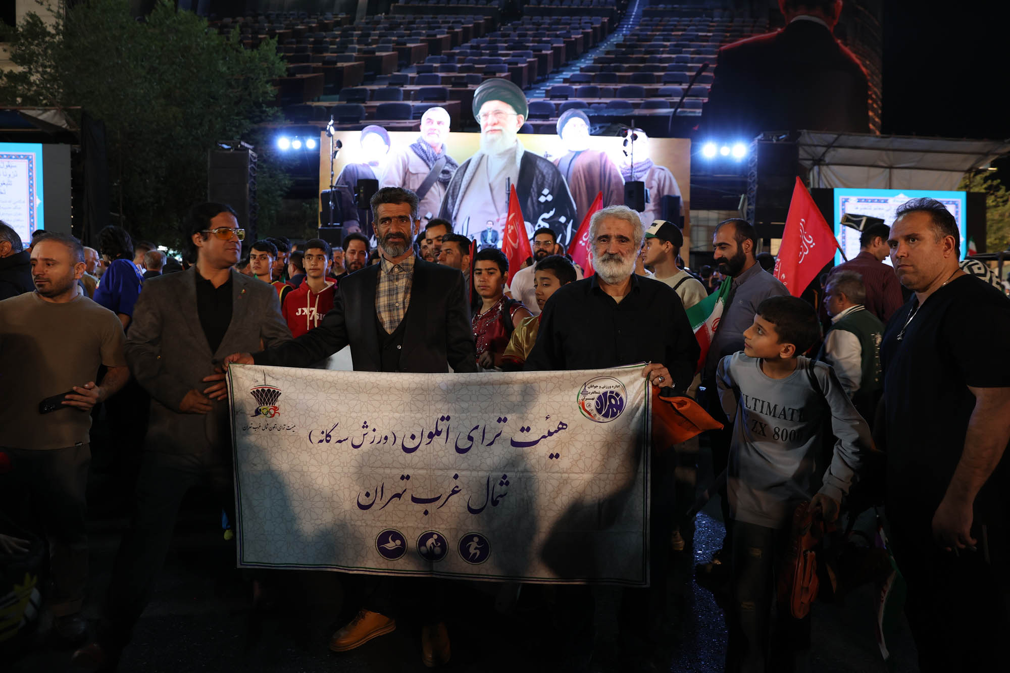 اجتماع بزرگ جامعه ورزش و جوانان «ورزش، جان‌فدای ایران» در میدان انقلاب