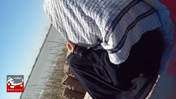 آرامش مادر قاب عکس شکسته