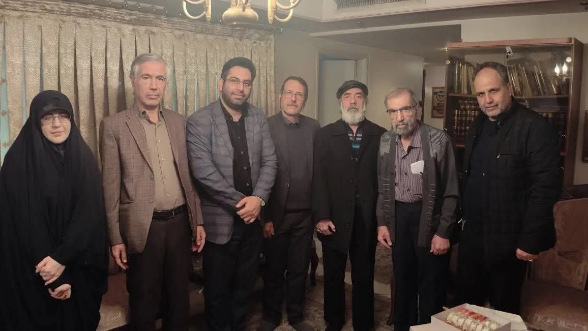 دیدار مسئولین شورای انجمن شعر سازمان بسیج هنرمندان با استاد سید علی موسوی گرمارودی