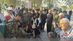 غبار روبی قبور مطهر گلزار شهدای روستای گورک خورشیدی در هفته دفاع مقدس