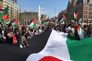 تظاهرات لندنی ها در مقابل دفتر نخست وزیر