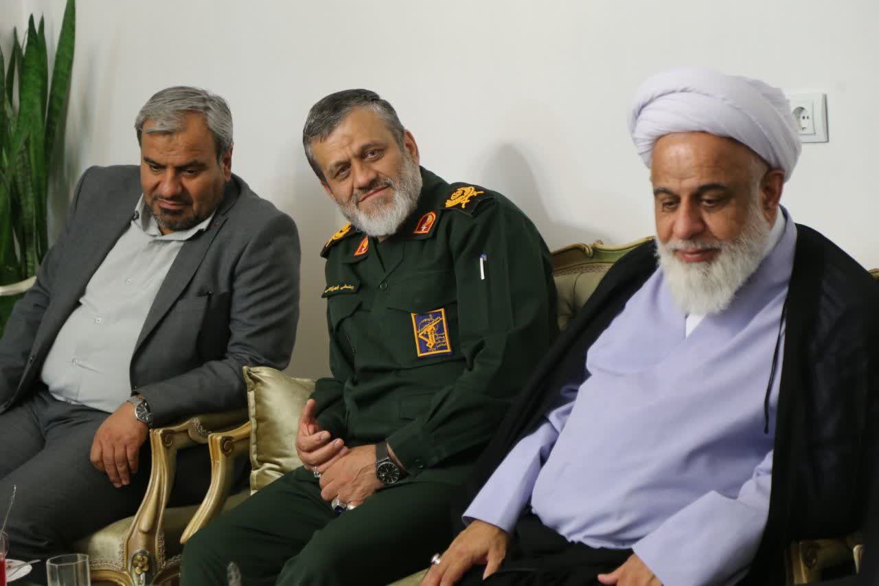  دیدار فرمانده سپاه استان قزوین با خانواده معظم شهید صیادی + تصاویر