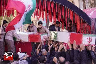 تشییع شهدای گمنام در کرمان با عطر اشک و آوای نماز باران