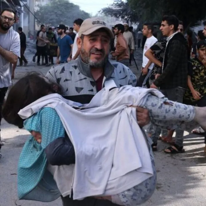 تجمع دانشگاهیان دانشگاه فنی و حرفه‌ای کرمان در اعتراض به حمله صهیونیست‌ها به بیمارستان غزه