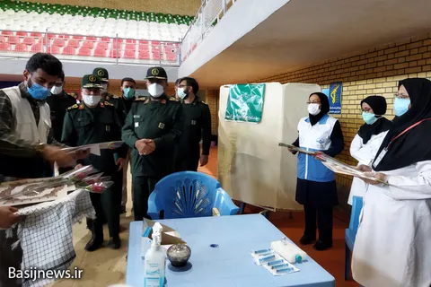 بازدید سردار سلیمانی از مرکز تجمیعی واکسیناسیون شهید بخته ای در زاهدان