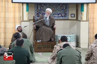 جهل زدایی یکی از وظایف مهم طلاب و پاسداران است