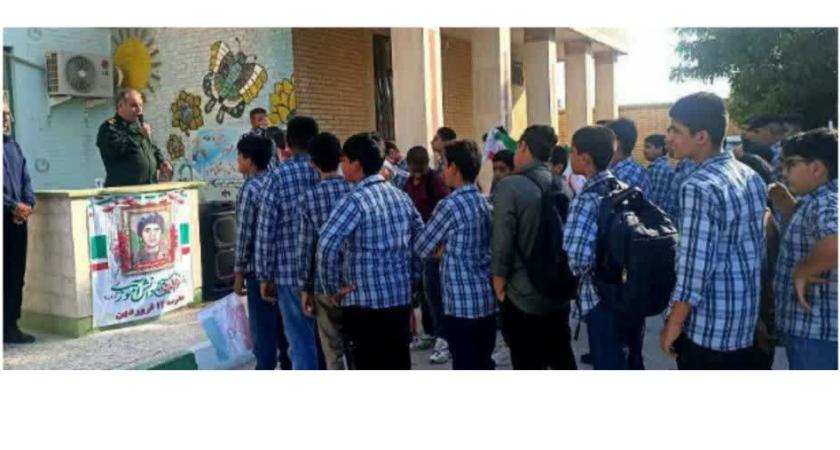 نواختن زنگ مهر و ایثار درسال تحصیلی جدید در مردرسه ۱۲فروردین گورک سادات نواختن زنگ مهر و ایثار درسال تحصیلی جدید در مردرسه ۱۲فروردین گورک سادات