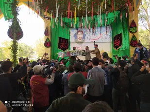شهید مدافع حرم، تو را به خاک وطن می سپاریم