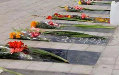 غبارروبی مزار شهدای علیصدر بمناسبت دهه فجر در کبودراهنگ