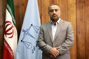 محکوم به حبس در بیمارستان علی آبادکتول درخت می کارد