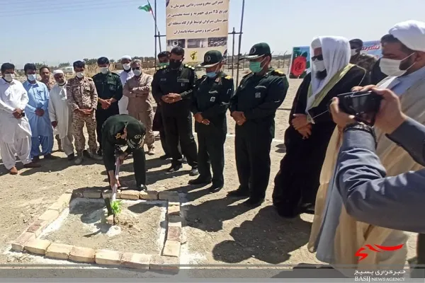 کلنگ ساخت یکصد باب مدرسه در سراوان بر زمین زده شد