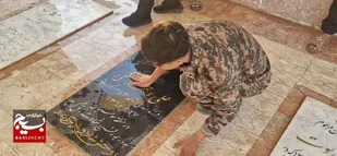 عطرافشانی قبور مطهر شهدای روستای بنه گز در آستانه هفته دفاع مقدس