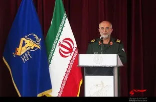 دشمن از طریق فضای مجازی از درون نظام یارگیری می کند